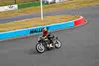 Vintage-motorcycle-club;eventdigitalimages;mallory-park;mallory-park-trackday-photographs;no-limits-trackdays;peter-wileman-photography;trackday-digital-images;trackday-photos;vmcc-festival-1000-bikes-photographs